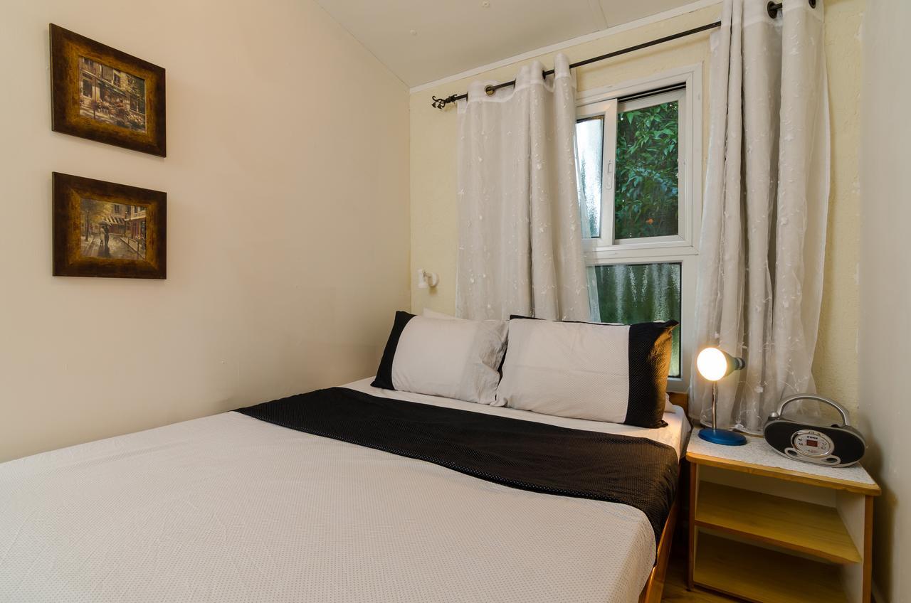 Yuval Orna'S Corner Bed & Breakfast エクステリア 写真