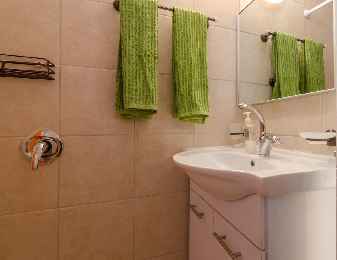 Yuval Orna'S Corner Bed & Breakfast エクステリア 写真