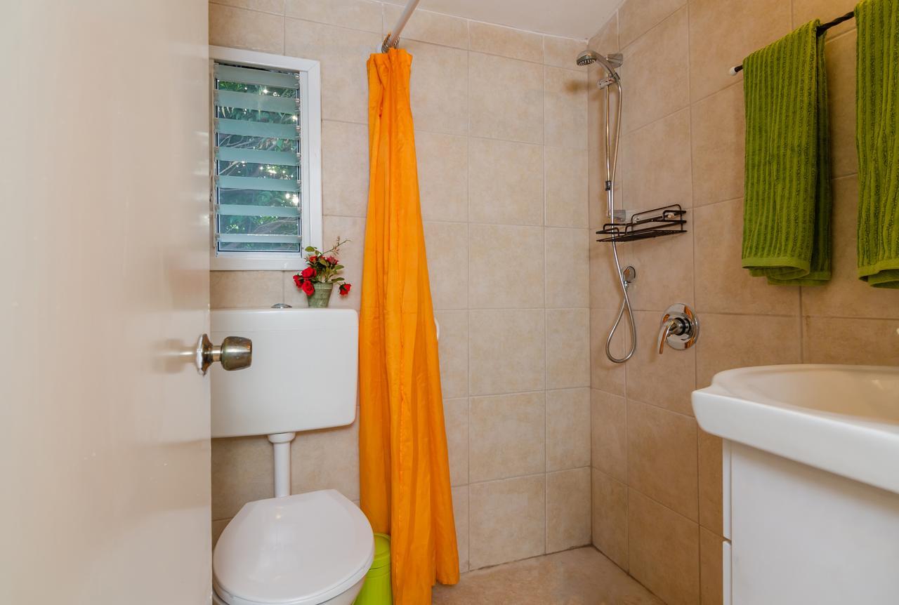 Yuval Orna'S Corner Bed & Breakfast エクステリア 写真