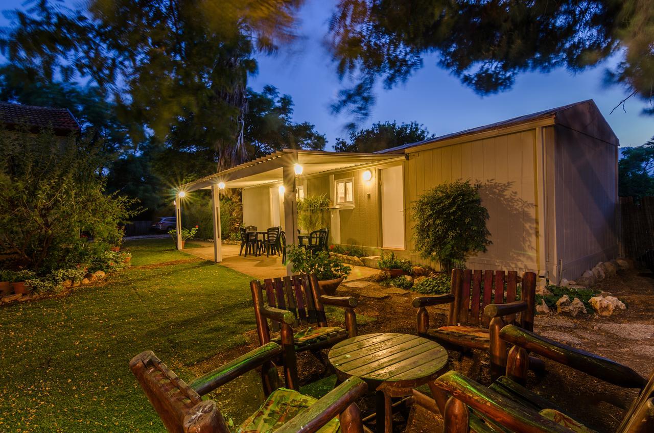 Yuval Orna'S Corner Bed & Breakfast エクステリア 写真