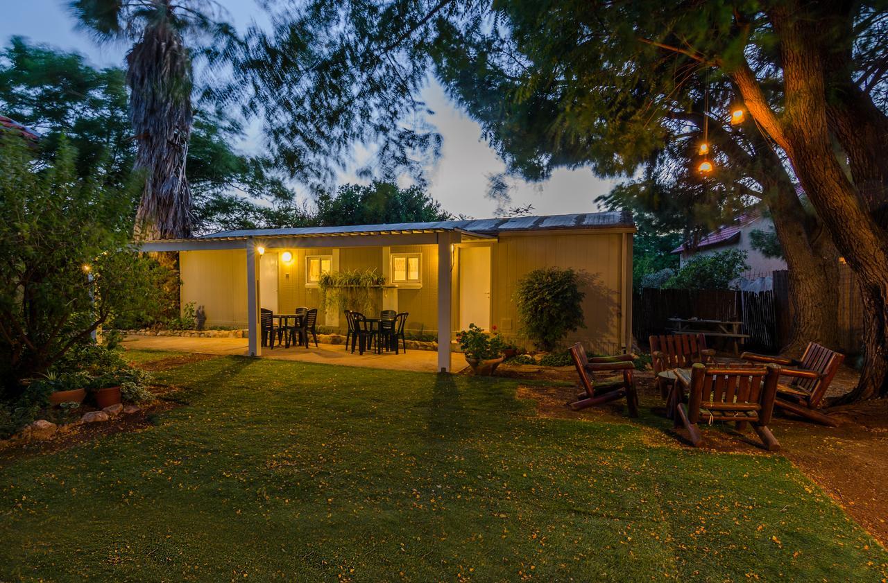 Yuval Orna'S Corner Bed & Breakfast エクステリア 写真